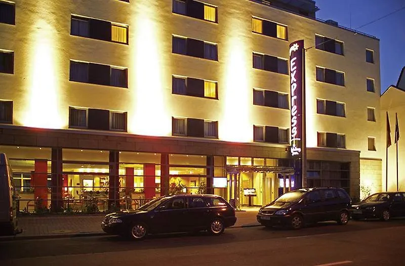 Holiday Inn Express Frankfurt Messe By Ihg Frankfurt am Main Hotel
