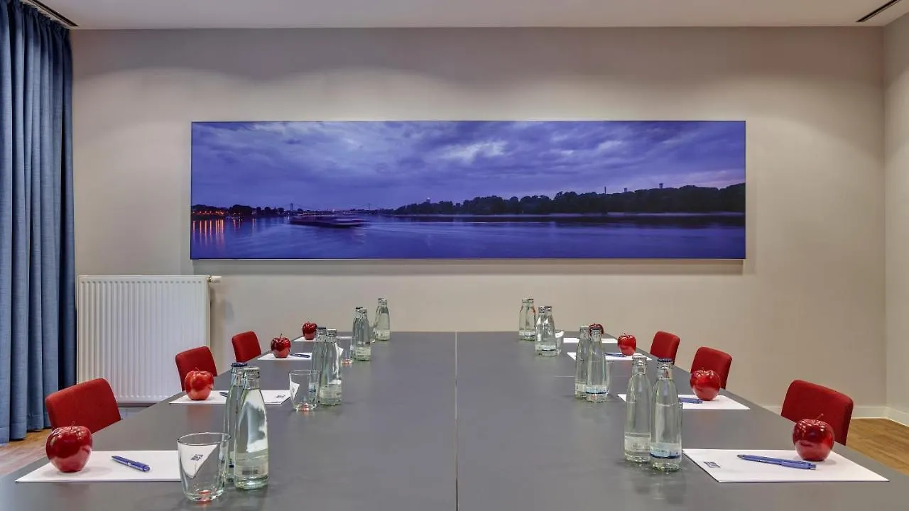 Holiday Inn Express Frankfurt Messe By Ihg Frankfurt am Main 3*,