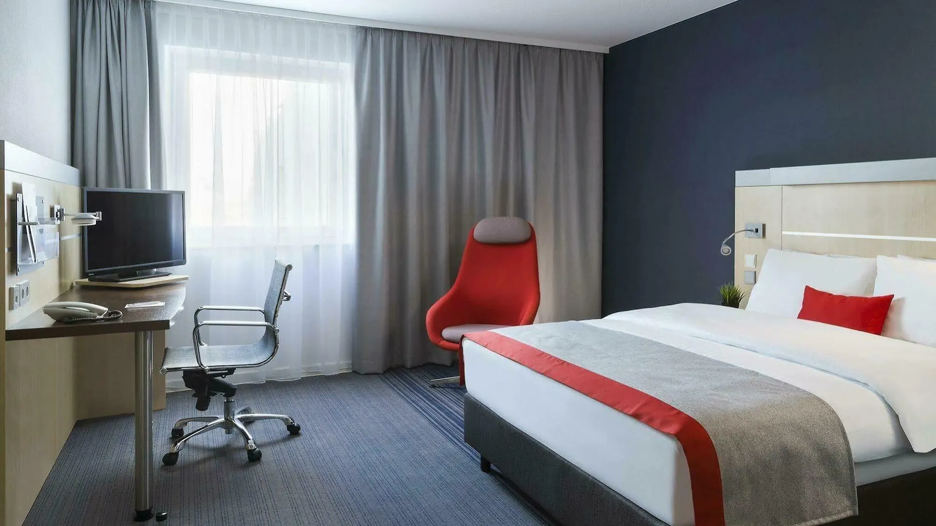 Holiday Inn Express Frankfurt Messe By Ihg Frankfurt am Main Hotel